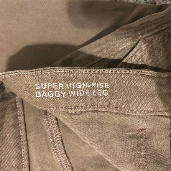 American Eagle Dreamy Drape Woven Super Hi Rise
Baggy Wide Leg Pants, Size 2 - Picture 5 of 6